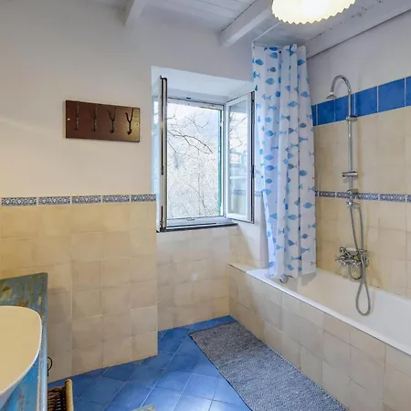 3 Bedroom Gorgeous In Uscio