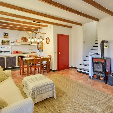 3 Bedroom Gorgeous In Holiday home Uscio